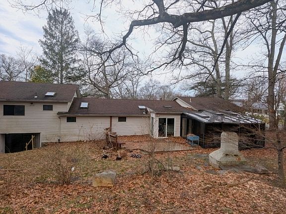 2nd image of 28 Deer Trail Lake Rd