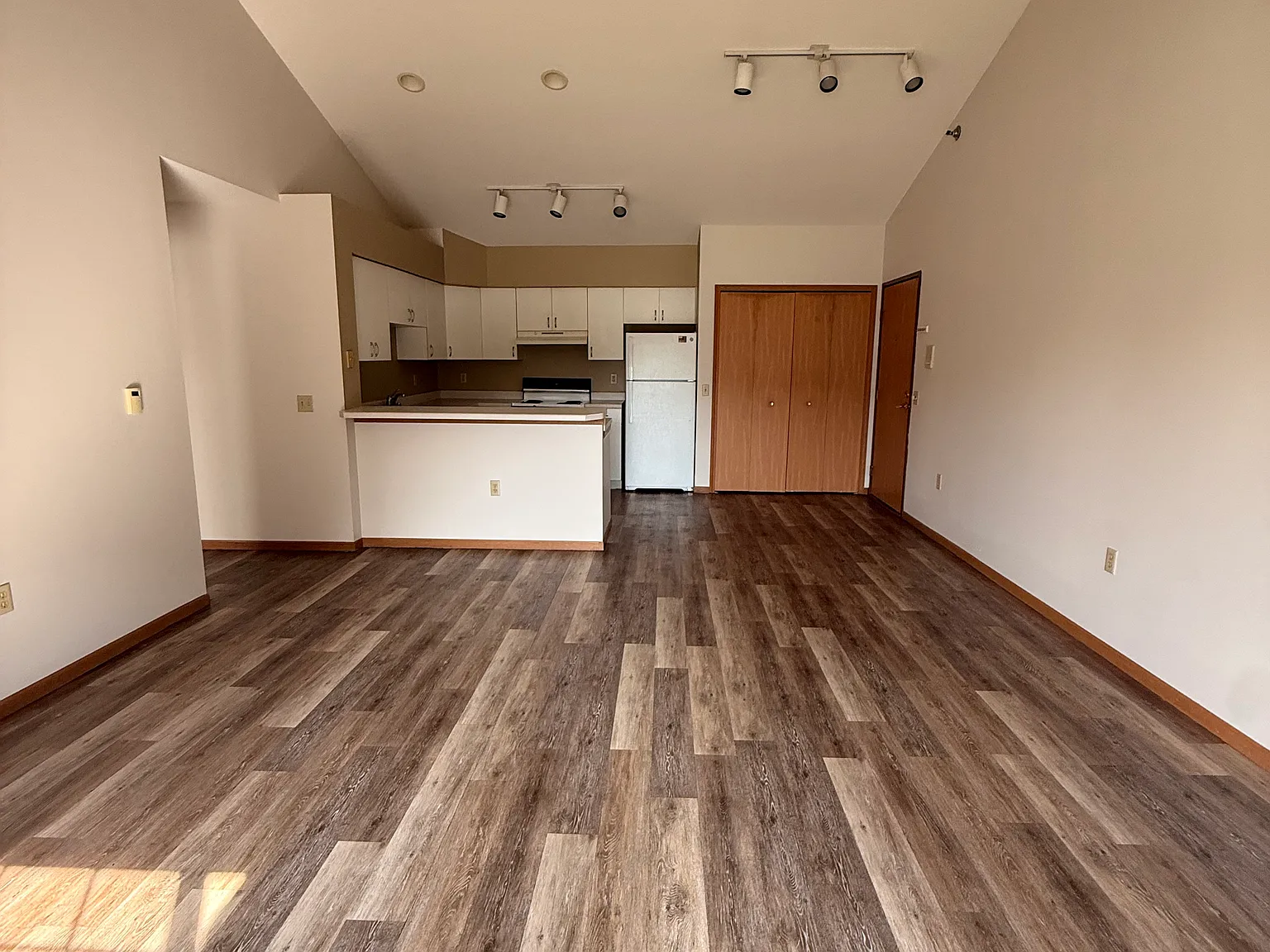 2 bed, 900 sqft, $1,495 — Photo 2