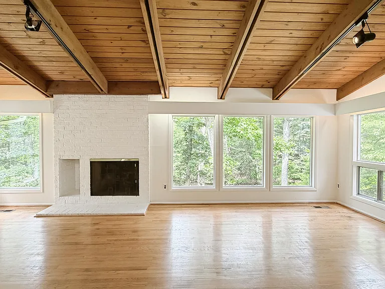 10611 Allenwood Ln — Photo 8
