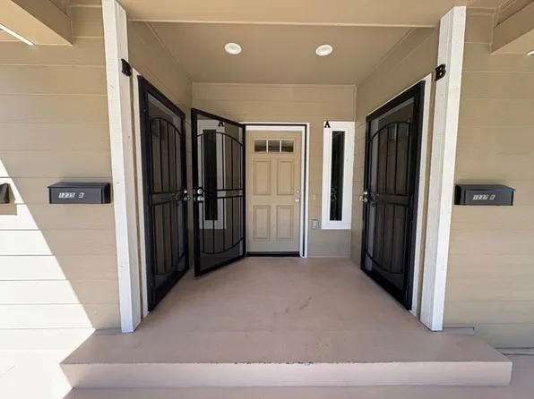 1235 N San Joaquin St #A, Stockton, CA 95202