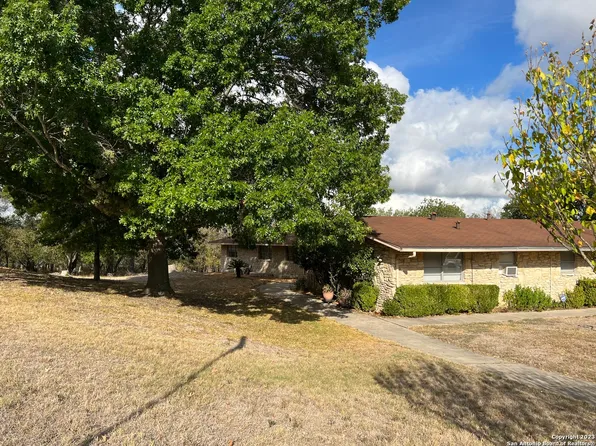 6534 Kings Crown W, San Antonio, TX 78233