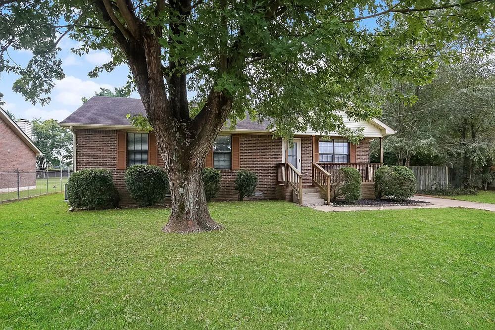 3 bed, 2.0 bath, 1215 sqft, $1,925 — Photo 2