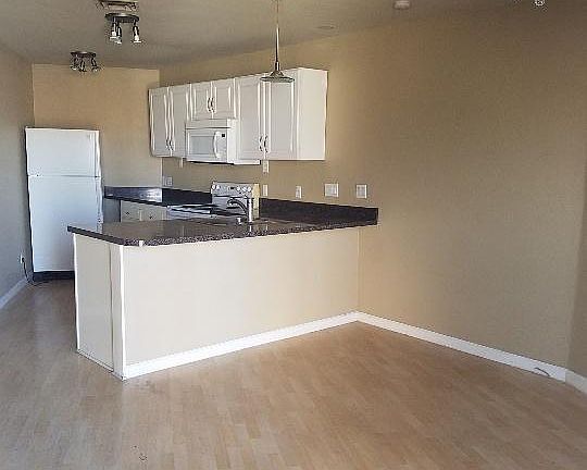 4th image of 2662 Palisades Dr APT 3
