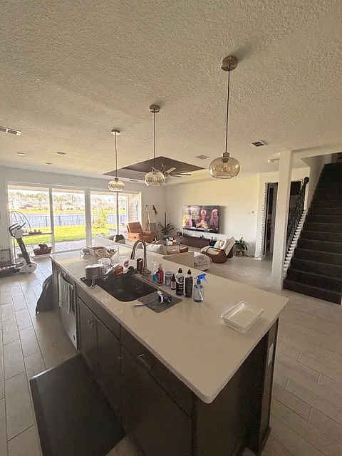 4 bed, 2782 sqft, $1,100 — Photo 4