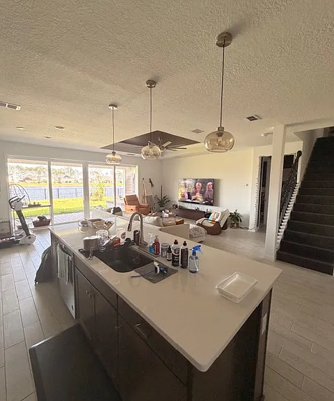 100 Salazar St — Photo 4