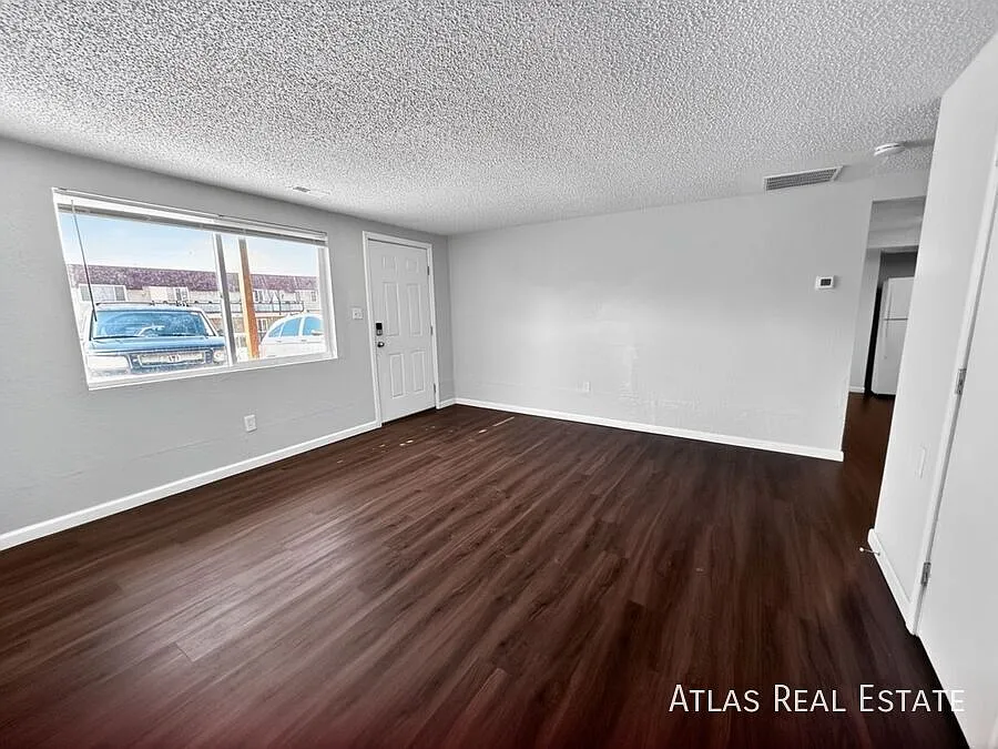 Ground Floor Home is Available Now! Apply Today and Enjoy 4-Weeks Rent Free with Signed Lease! — Photo 4