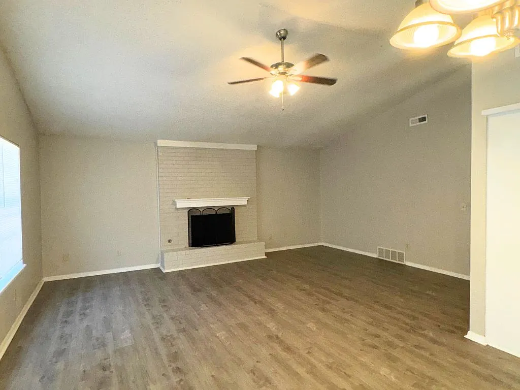 5817 N Seminole Court Warr Acres, OK 73132 — Photo 2