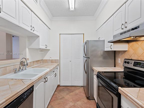 4th image of 19701 E Country Club Dr #5105