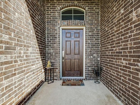 3rd image of 1625 Potomac Dr