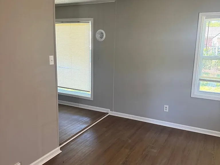 815 Alida Ave — Photo 2