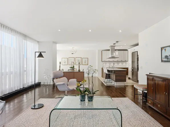 2 Westmount Sq #302, Montreal, QC H3Z 1P2