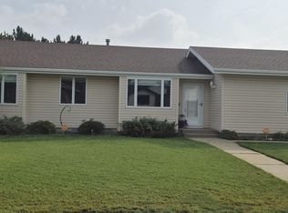 930 Shinagle Dr, Dickinson, ND 58601