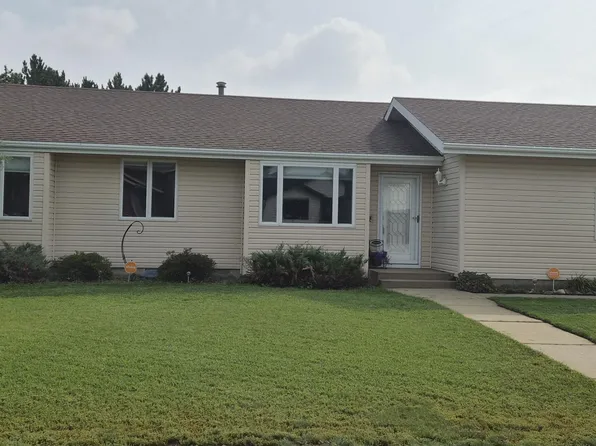 930 Shinagle Dr, Dickinson, ND 58601
