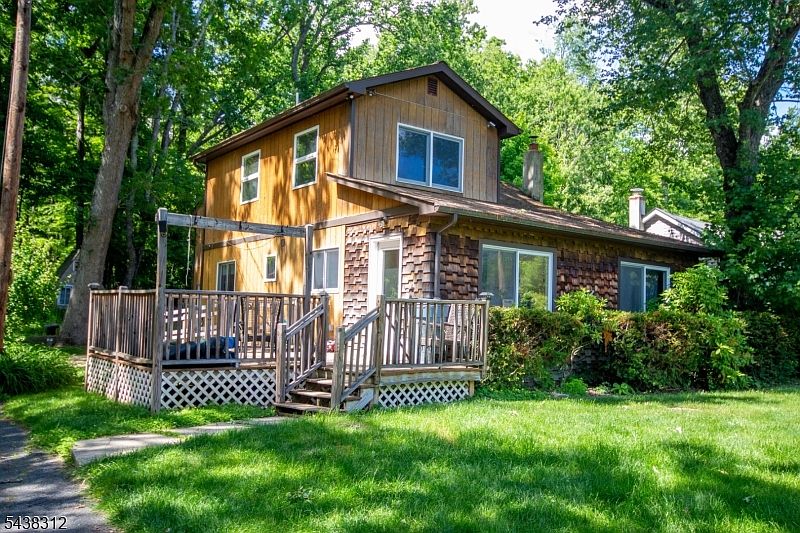 1st image of 209 Fairview Ave