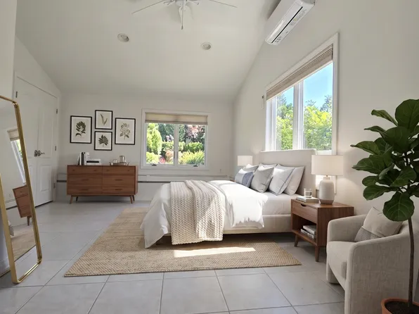 57 Bogart St, Huntington Station, NY 11746