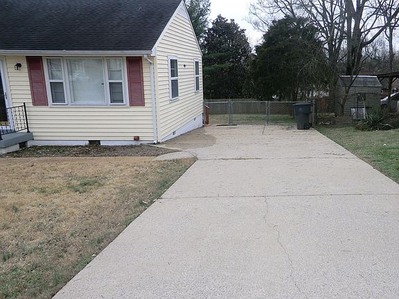 3rd image of 2921 Emery Dr