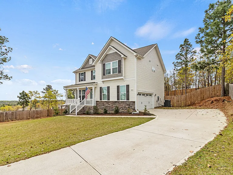 216 Bunting Dr — Photo 2