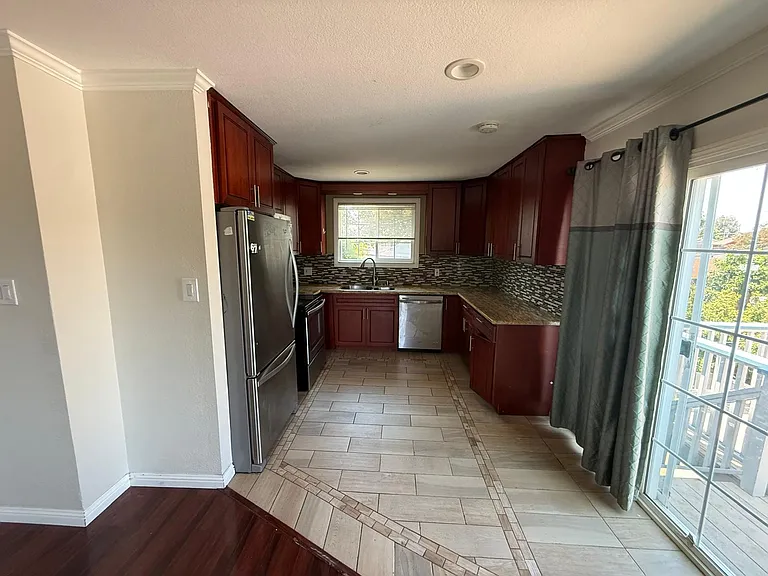Monterey Way — Photo 15