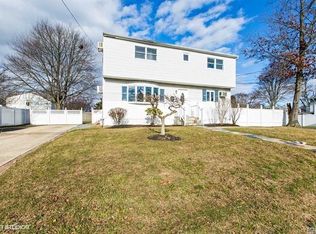 245 Chelsea Ave, West Babylon, NY 11704
