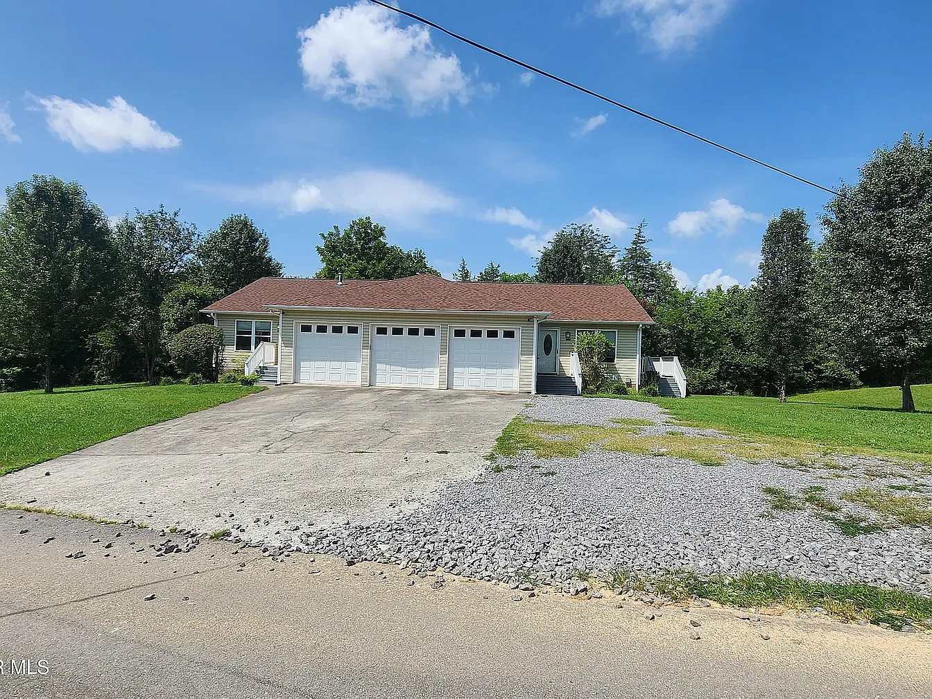 160 Byrd Dr — Photo 1