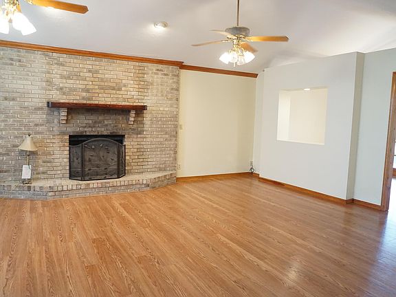 5th image of 22239 61ST Avenue NW