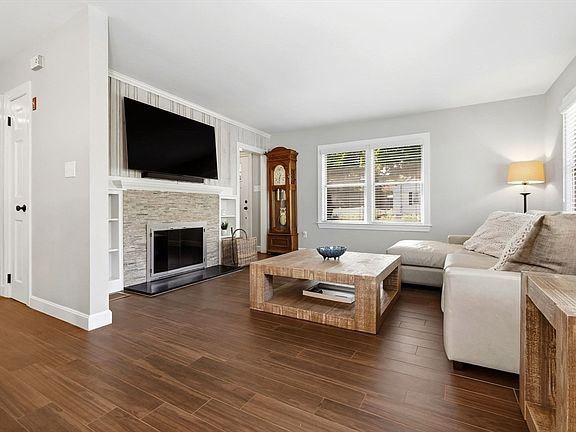3rd image of 52 Russell St