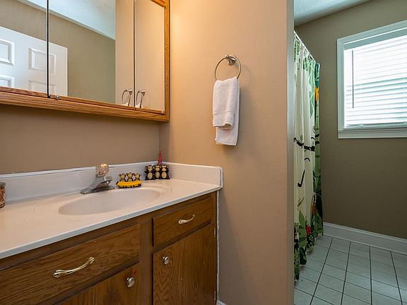 3rd image of 1004 Willowbank Ln