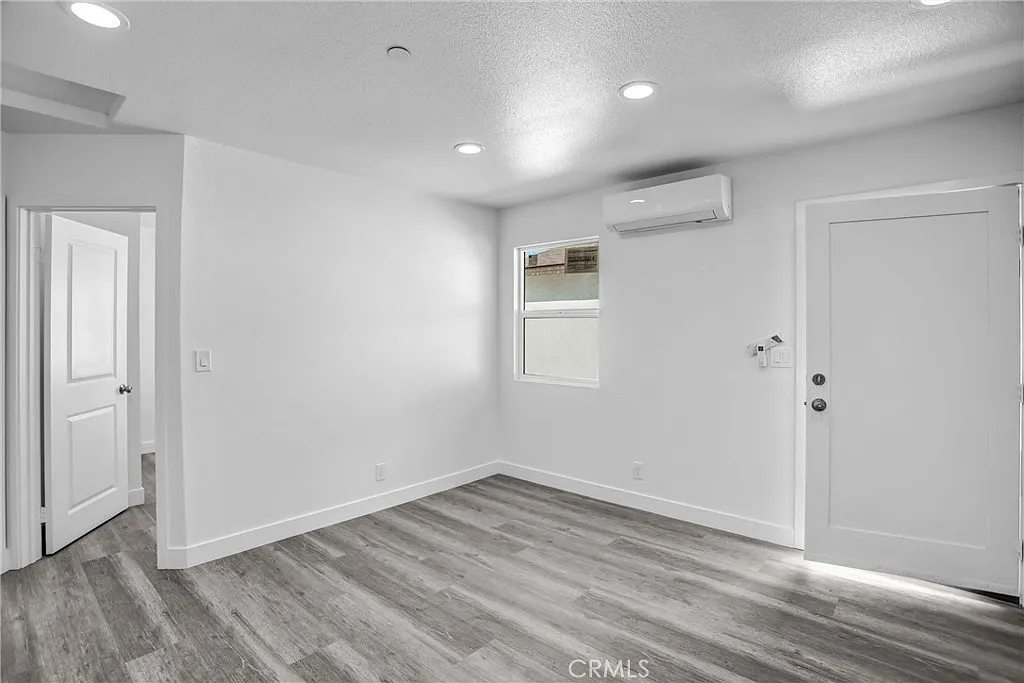 2 bed, 456 sqft, $2,100 — Photo 3