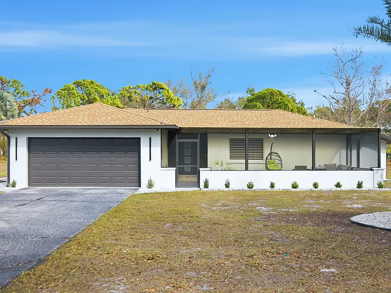 1530 Mackintosh Blvd — Photo 1