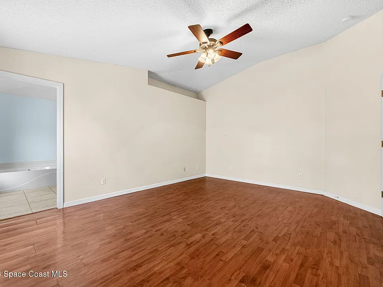 4211 Swanna Dr — Photo 36