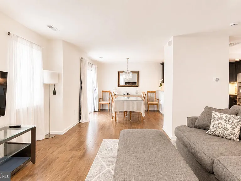 4 Regency Ct — Photo 17