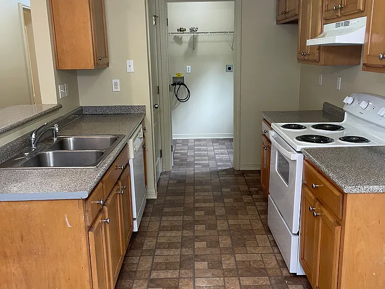 209 W 31st Ave — Photo 3