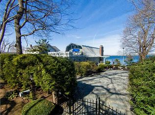 4 Beachwood Dr, Warwick, RI 02818