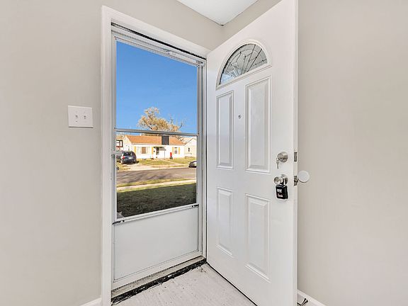 3rd image of 656 Latham St