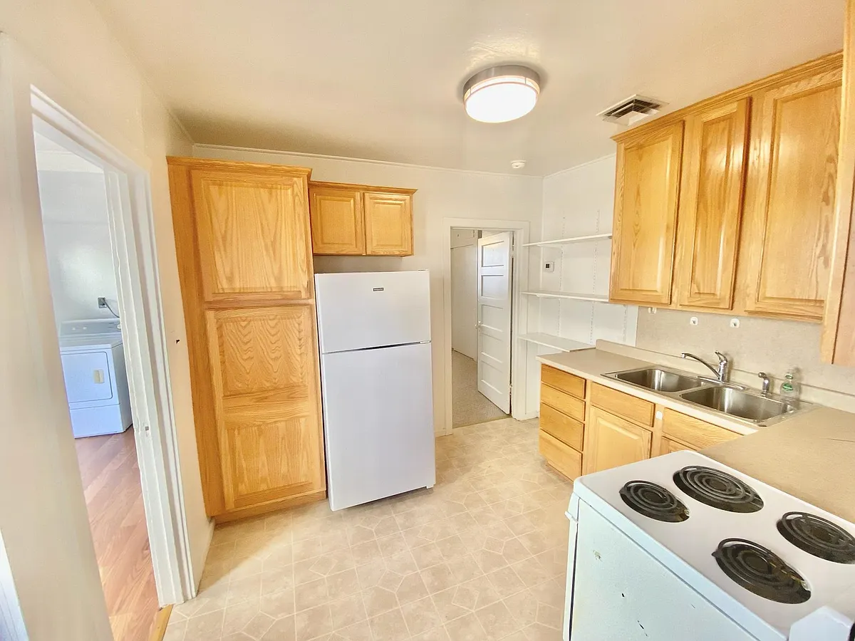 Building Photo - 521 Avenue L