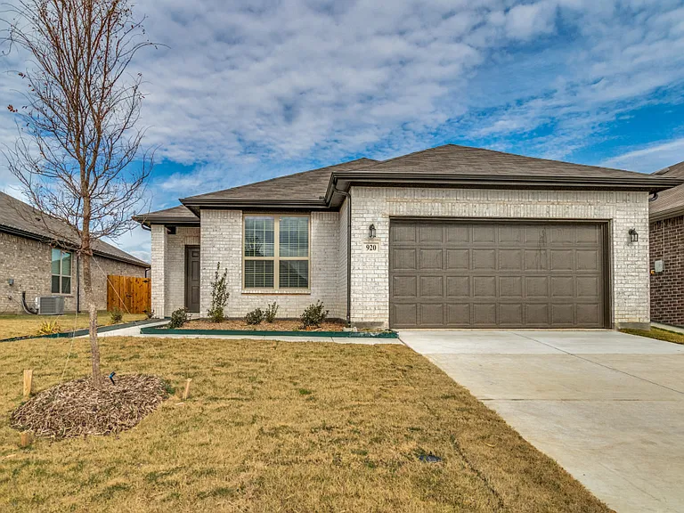 920 Ravenwood Ln — Photo 11