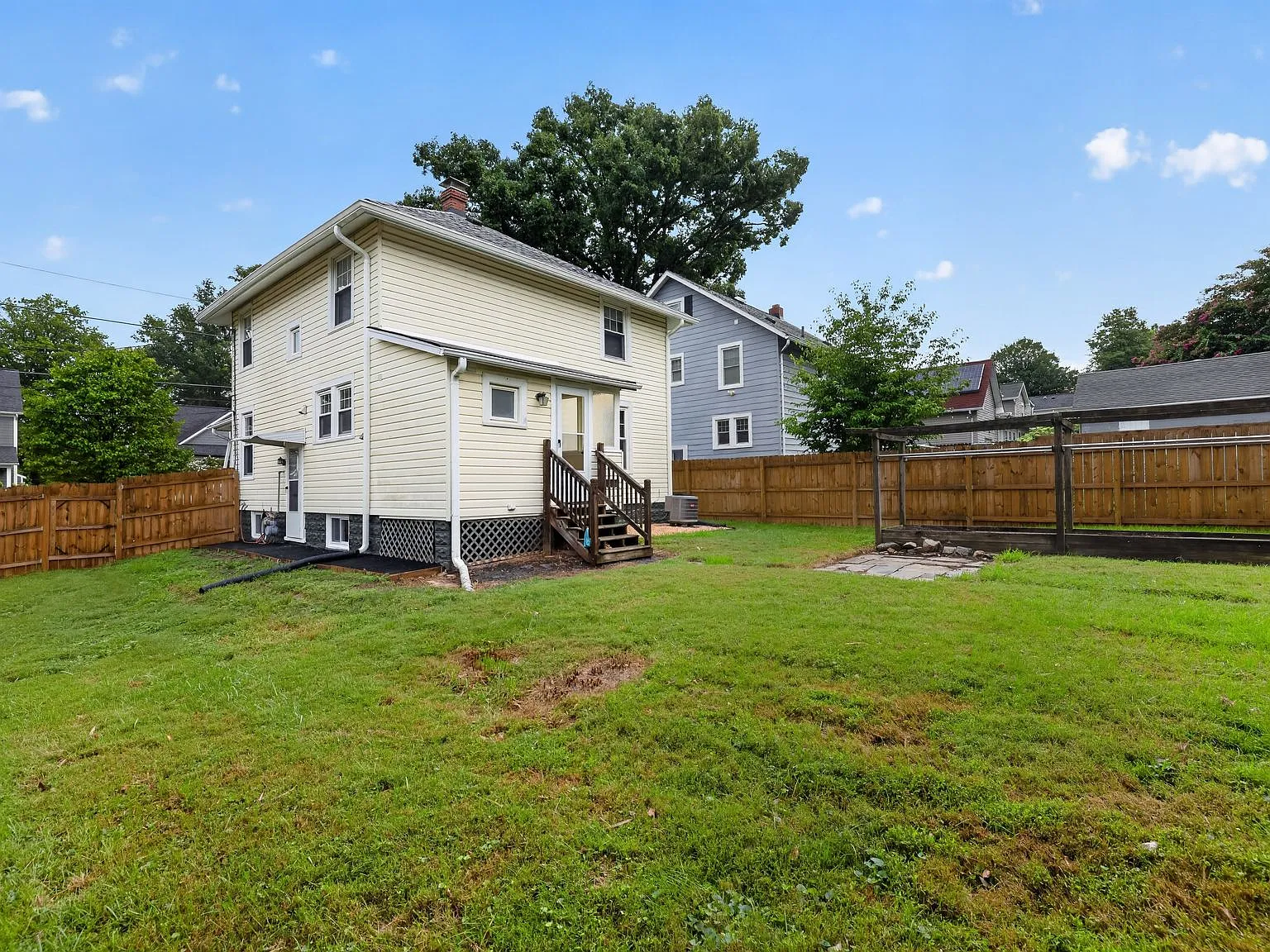 907 Grandin Avenue - 1 — Photo 3