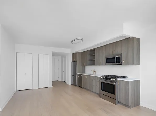 515 West 38th Street image 9 of 25