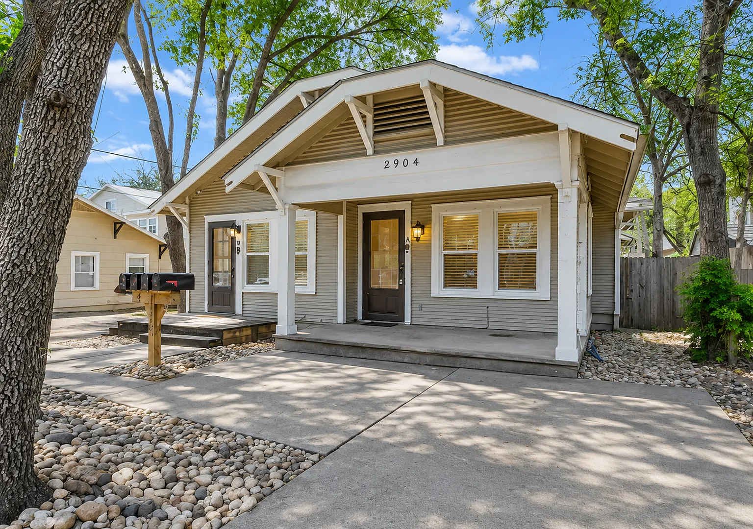 2904 Pearl Unit B - Spacious 1 bed 1 bath in top location. — Photo 4