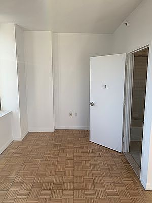 3rd image of 888 Main St Ph 31