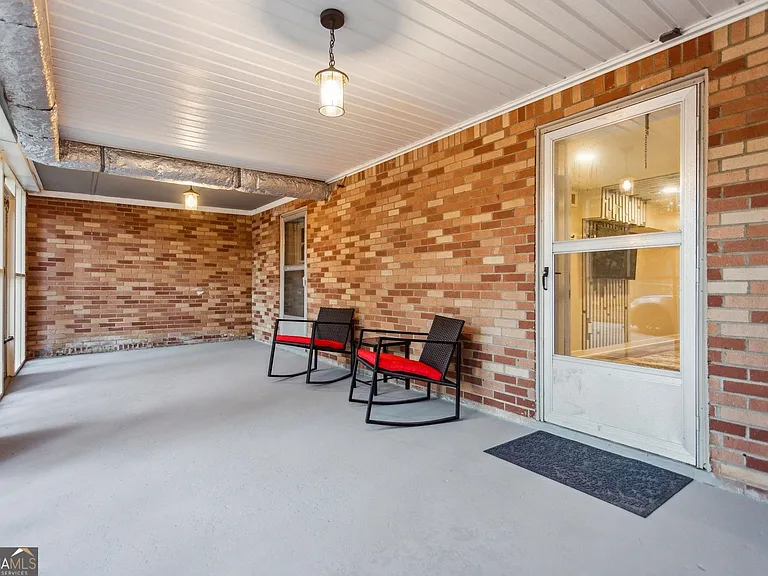 425 Plantation Rd SW — Photo 36