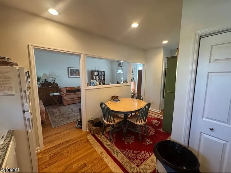 27 Broad St — Photo 8