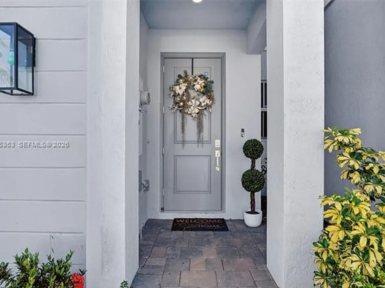 163 NE 13th Ave — Photo 3