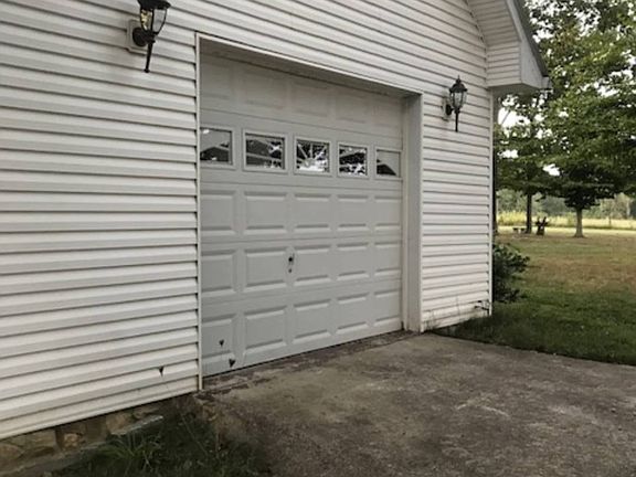 5th image of 230 Phillip Dean Ln