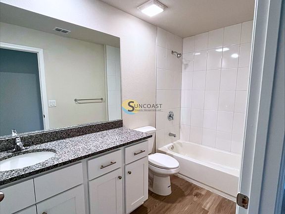 5th image of 353 Reeves St