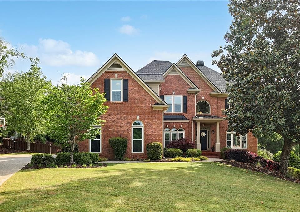 1st image of 470 W Magnolia Cir