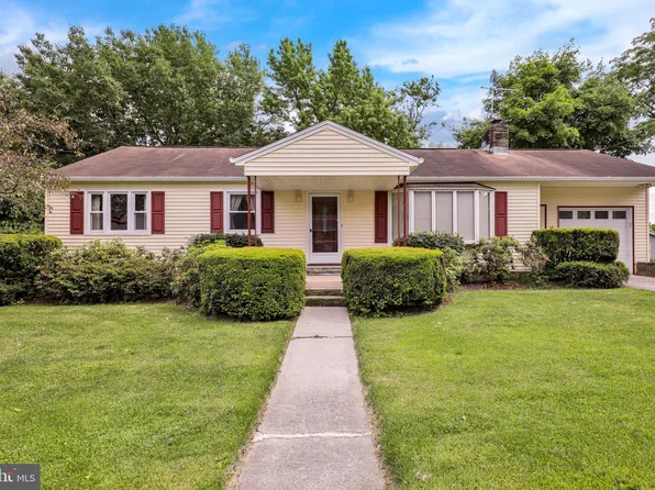 172 W Caren Dr, Grantville, PA 17028