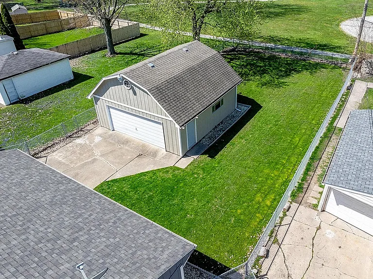 8124 Robertson Pl — Photo 17