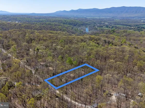 327 Wildwood Ln, Shenandoah, VA 22849