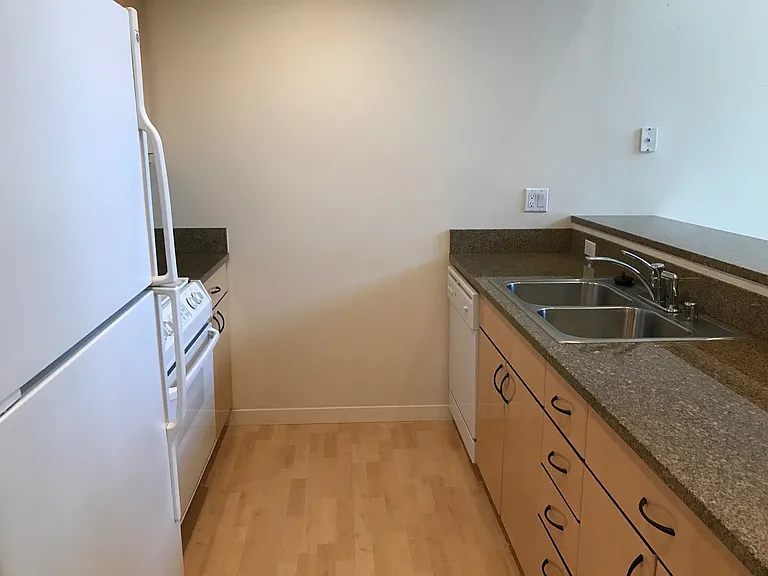 Newell Court Apartments, downtown Mercer Island — Photo 37
